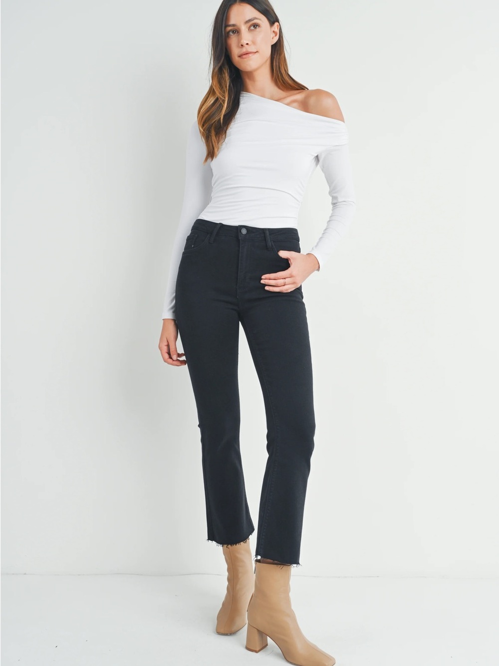 Just Black Raw-Hem Ankle Crop Jeans in Black